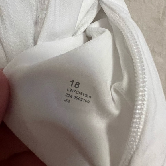 Lululemon track that high rise lined shorts 5” - Picture 2 of 2